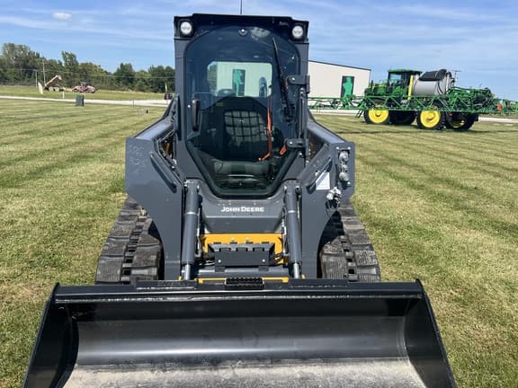 Image of John Deere 325G equipment image 2