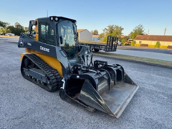 Image of John Deere 325G equipment image 3