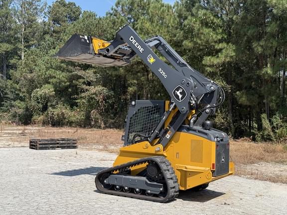 Image of John Deere 325G equipment image 3