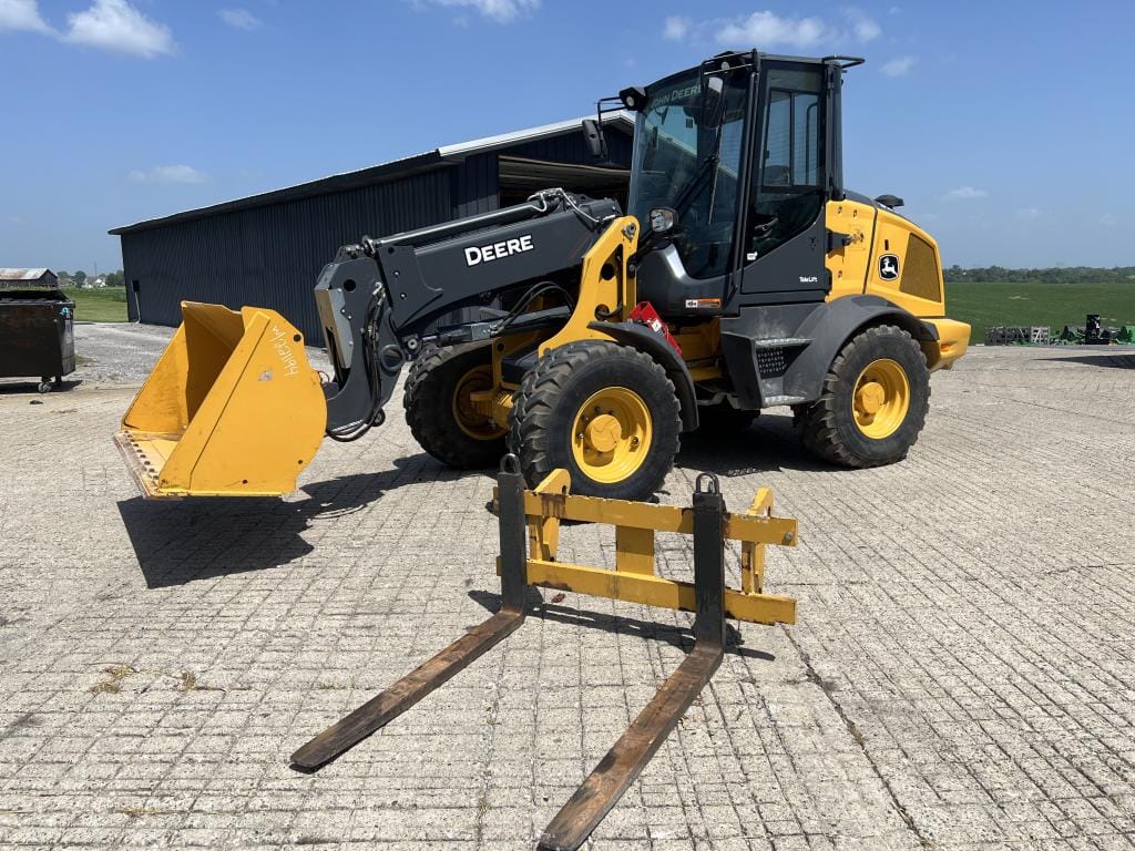 John Deere 326P Equipment Image0