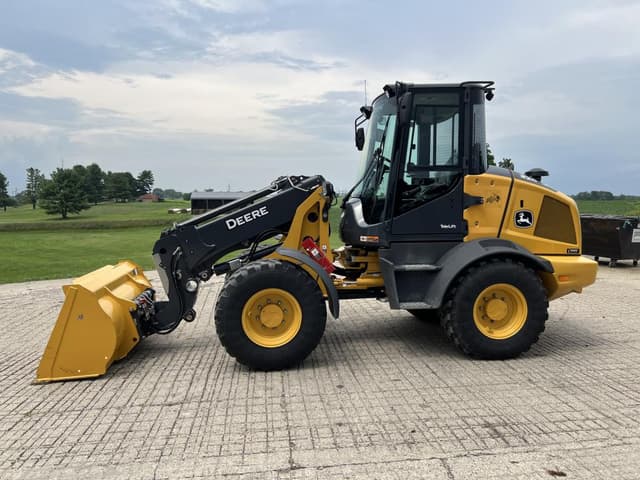 Image of John Deere 326P equipment image 3