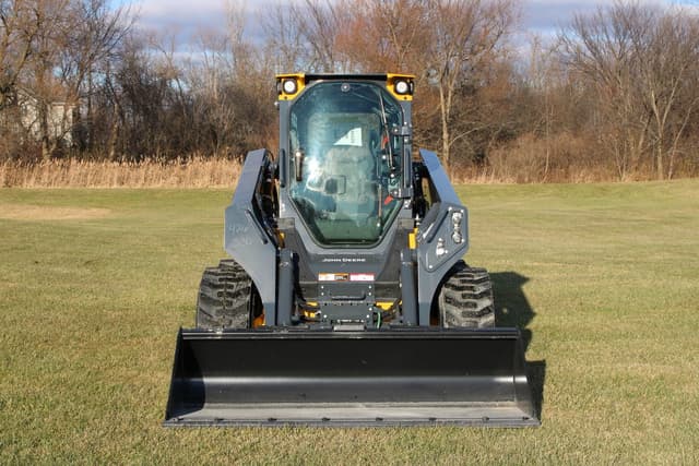 Image of John Deere 330P equipment image 2