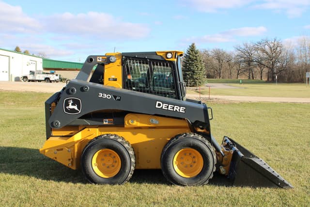 Image of John Deere 330P equipment image 1