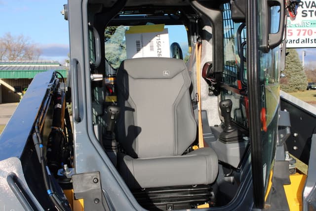 Image of John Deere 330P equipment image 4