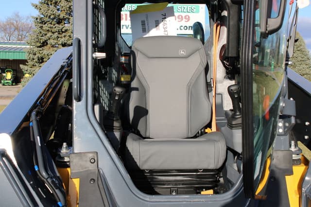 Image of John Deere 331P equipment image 4