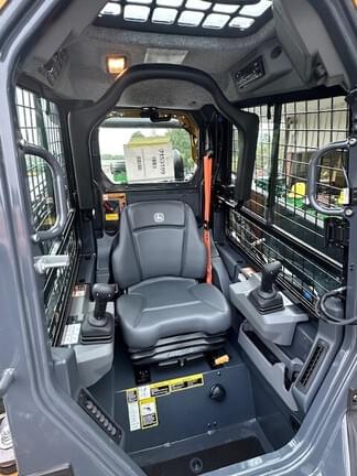 Image of John Deere 331P equipment image 3