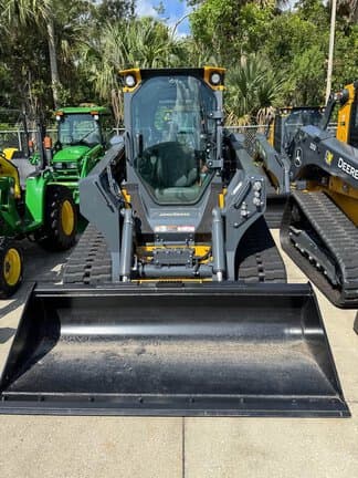 Image of John Deere 333P equipment image 2