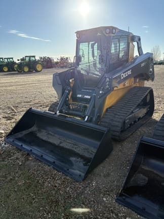 Image of John Deere 333P Image 1
