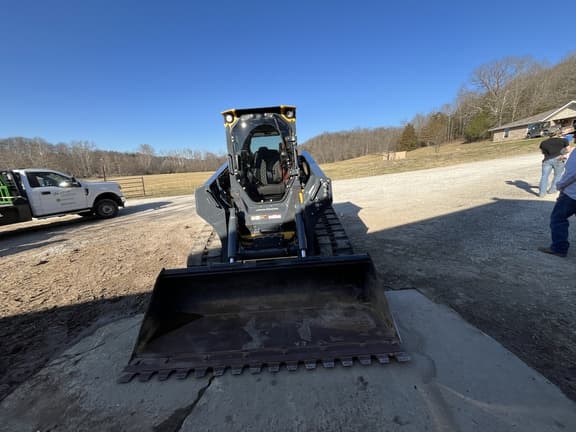 Image of John Deere 333P equipment image 2