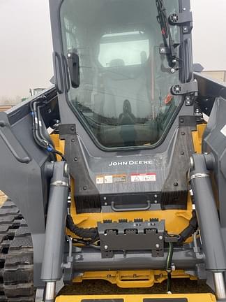 Image of John Deere 333P equipment image 2