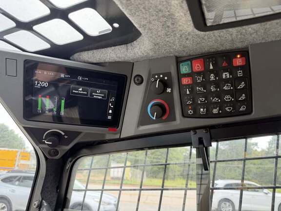 Image of John Deere 333P equipment image 1