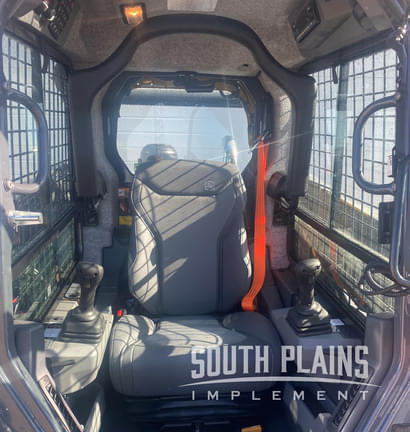 Image of John Deere 333P equipment image 4