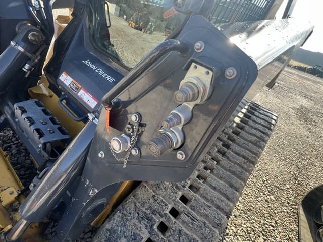 Image of John Deere 333P equipment image 3