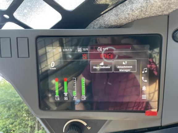 Image of John Deere 335P equipment image 4