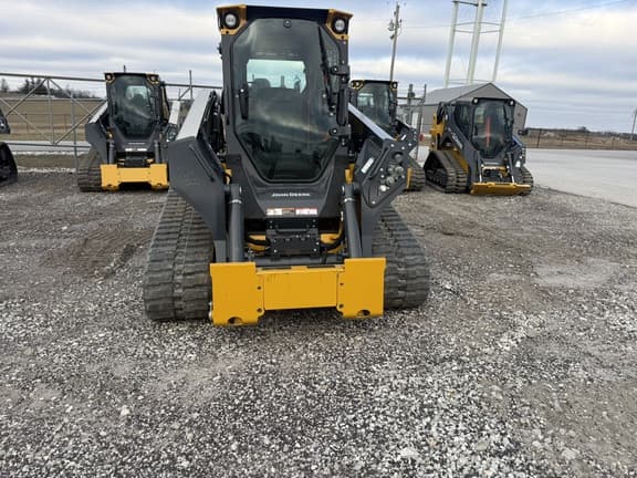 Image of John Deere 335P equipment image 3