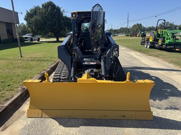 Image of John Deere 335P equipment image 1