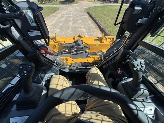 Image of John Deere 335P equipment image 4