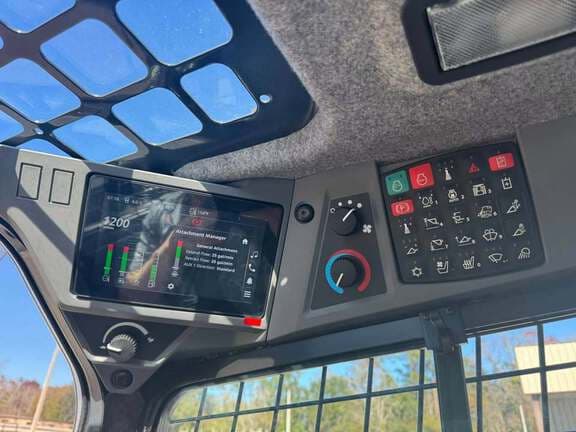 Image of John Deere 335P equipment image 3