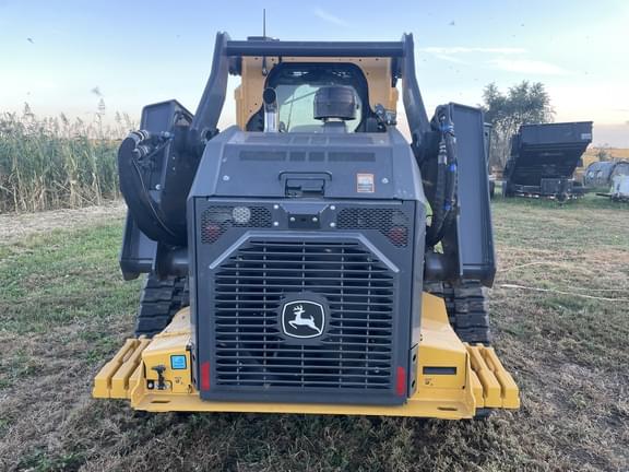 Image of John Deere 335P equipment image 4