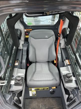 Image of John Deere 335P equipment image 4