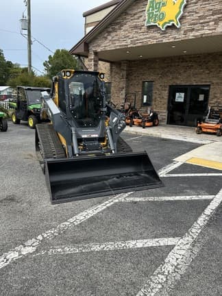Image of John Deere 335P equipment image 3