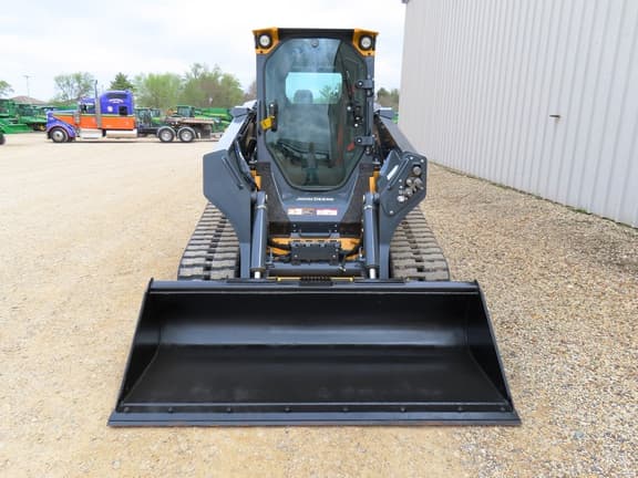 Image of John Deere 335P equipment image 4