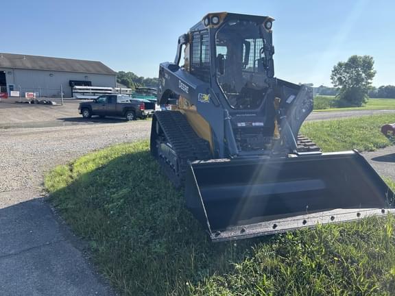 Image of John Deere 335P equipment image 3