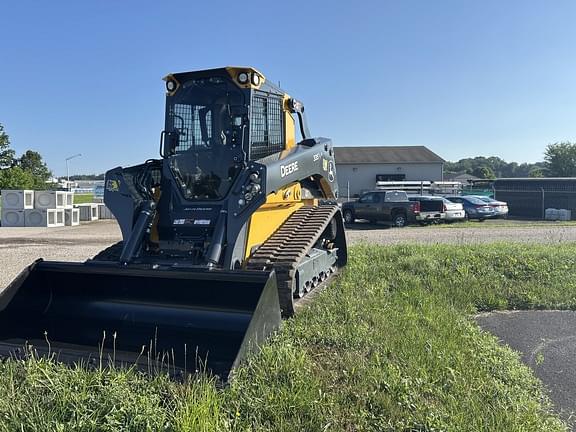 Image of John Deere 335P equipment image 1