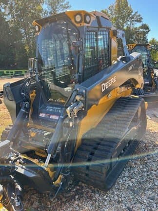 Image of John Deere 335P equipment image 4