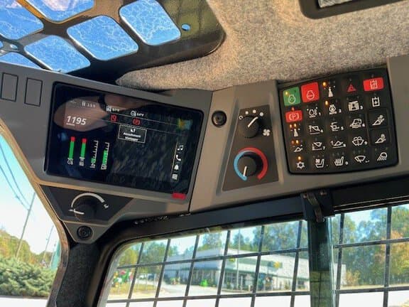 Image of John Deere 335P equipment image 3
