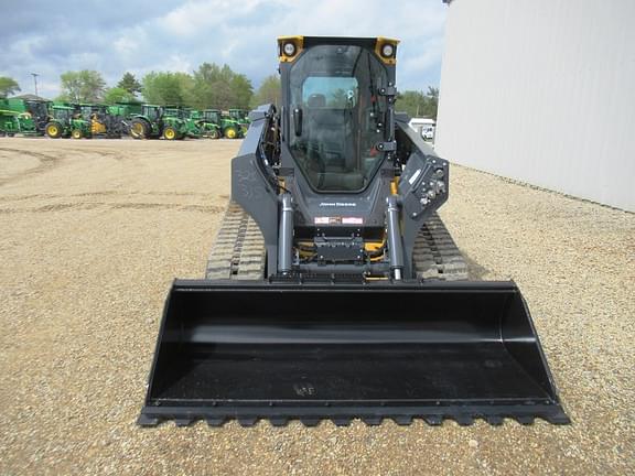 Image of John Deere 335P equipment image 4