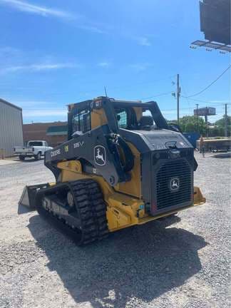 Image of John Deere 335P equipment image 3