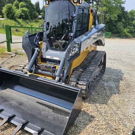 Image of John Deere 335P equipment image 4