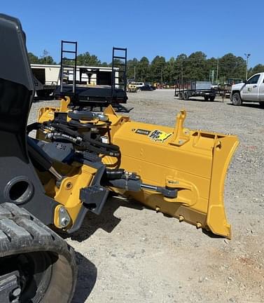 Image of John Deere 335P equipment image 3