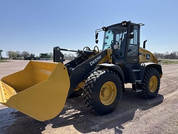 Image of John Deere 344P equipment image 3