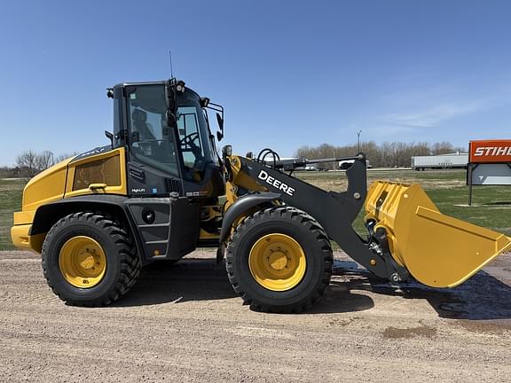 Image of John Deere 344P equipment image 1