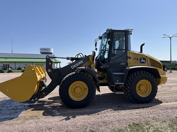 Image of John Deere 344P equipment image 4