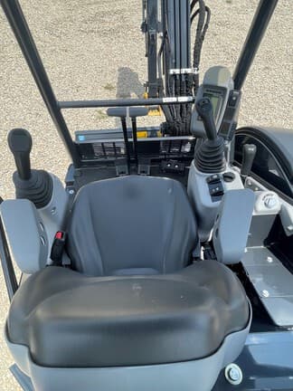 Image of John Deere 35P equipment image 4