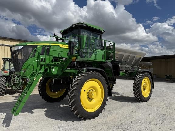 Image of John Deere 400R Primary image