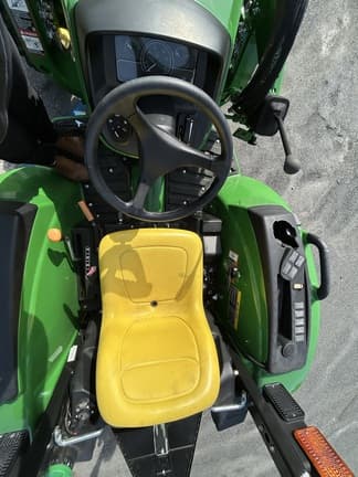 Image of John Deere 4044M equipment image 4