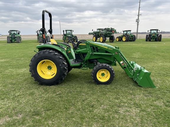 Image of John Deere 4044M equipment image 4