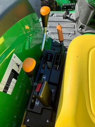 Image of John Deere 4044M equipment image 4