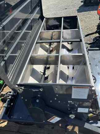 Image of John Deere 4044M equipment image 4
