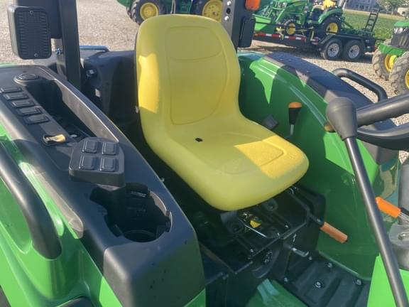 Image of John Deere 4044M equipment image 4