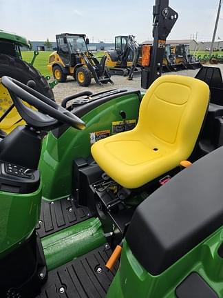 Image of John Deere 4044M equipment image 4