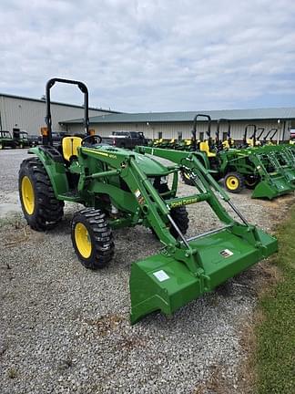 Image of John Deere 4044M equipment image 3