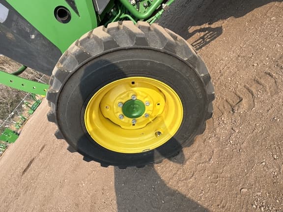 Image of John Deere 4044M equipment image 4