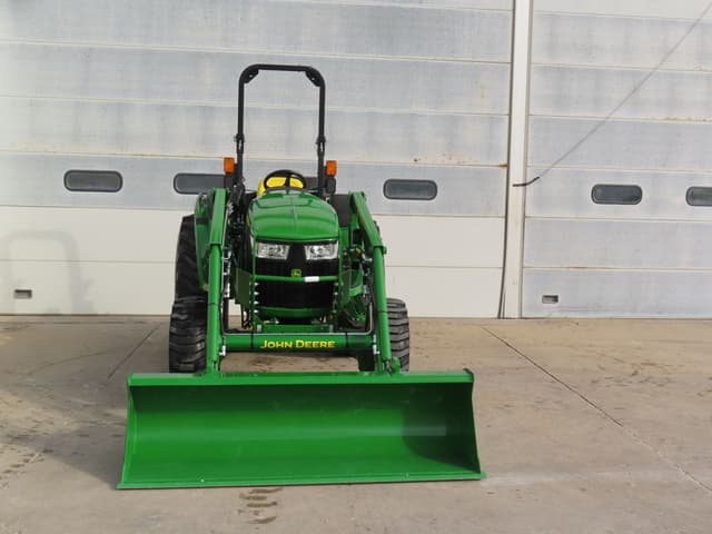 Image of John Deere 4044M equipment image 3