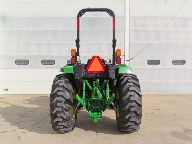 Image of John Deere 4044M equipment image 4