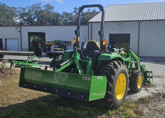 Image of John Deere 4044M equipment image 4